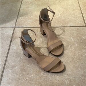 Madden Girl Sz 8 strappy ankle strap sandals tan/bone